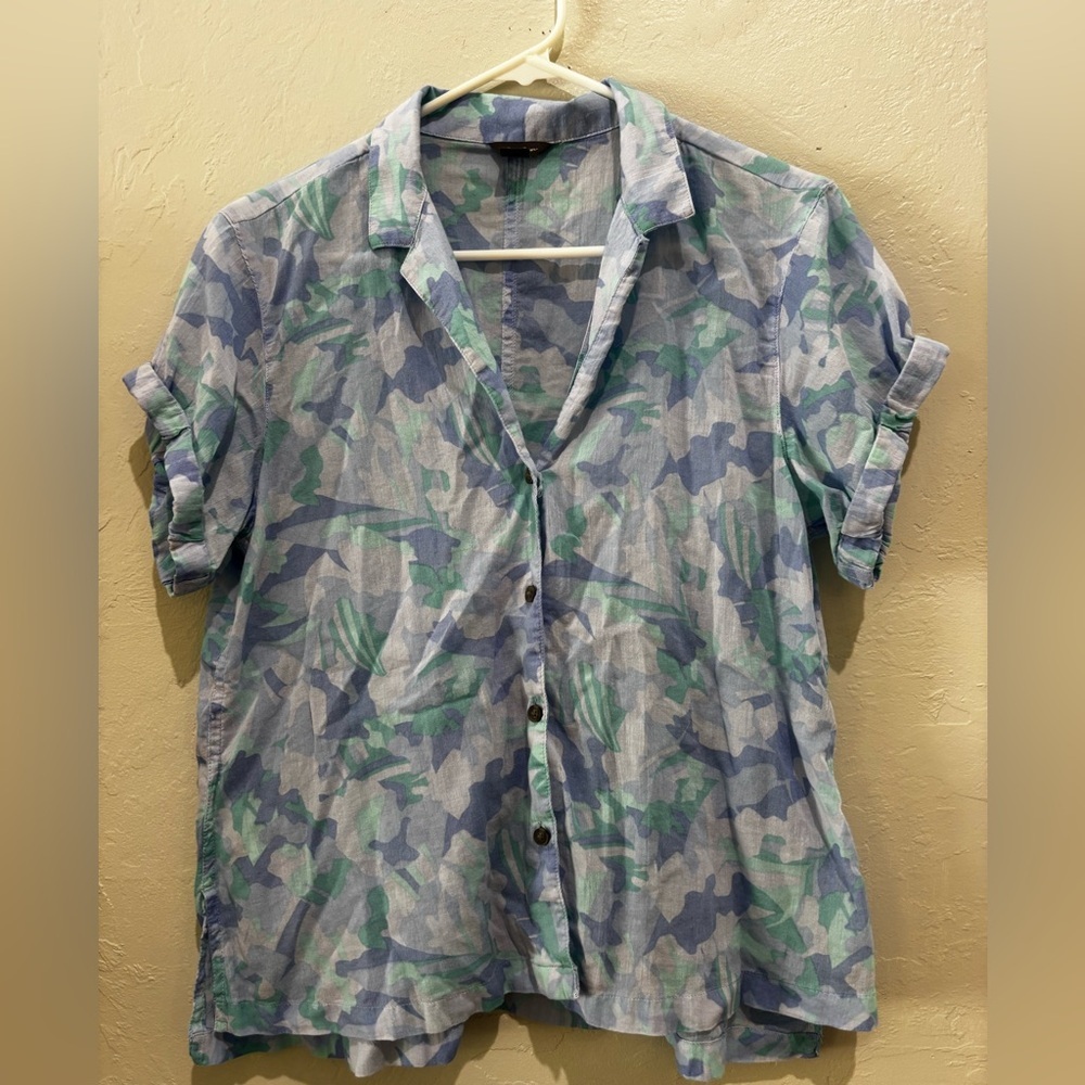 Eddie Bauer Button Up / Size M